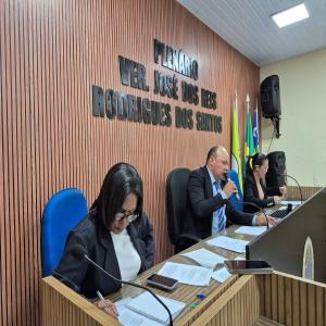 Sessão da Câmara de Antônio Almeida destaca prioridades e homenageia presidente