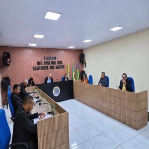 Na noite desta sexta-feira, 20 de março, a Câmara Municipal realizou uma sessão ordinária, reunindo vereadores e a população para discutir temas importantes para o município.